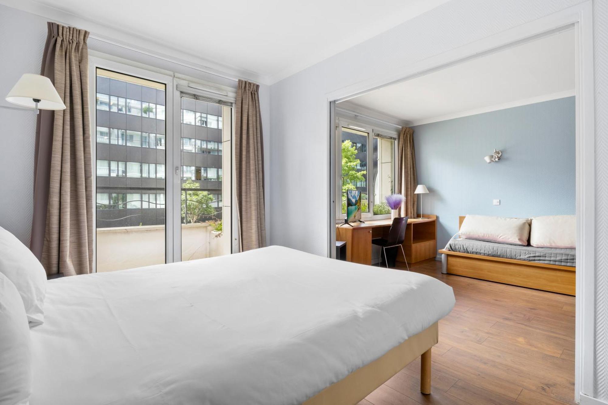 Grand Appartement Avec Balcon - Proche Parc Des Expo - Parking Privee Issy-les-Moulineaux Esterno foto